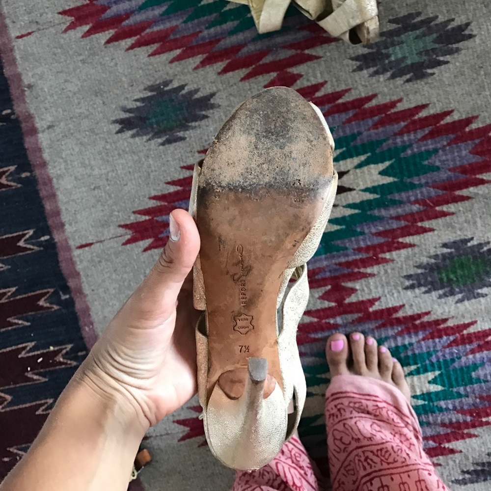 Report Signature Gold Heels - Picture 2 of 3