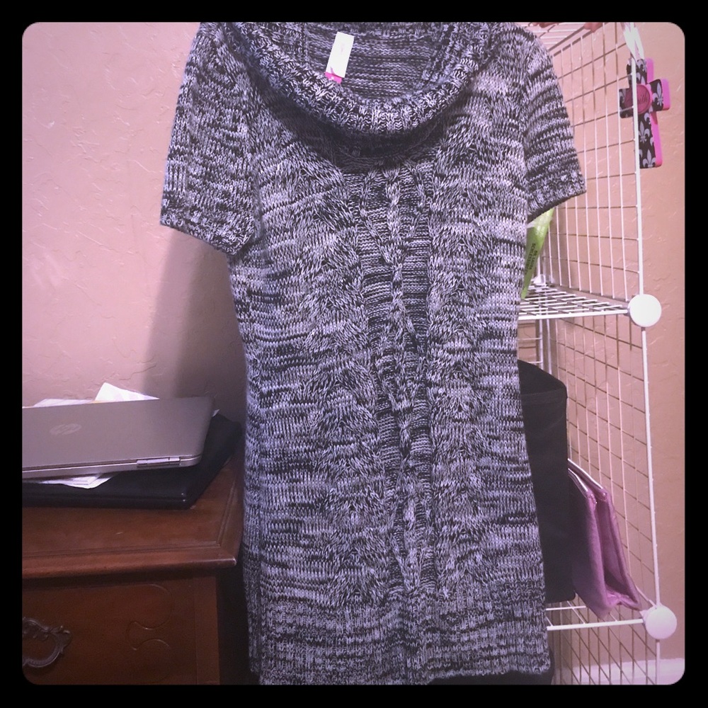 Short sleeve sweater dress.