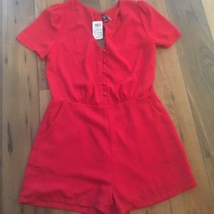 Beautiful romper in red new whit tags!!!❤️