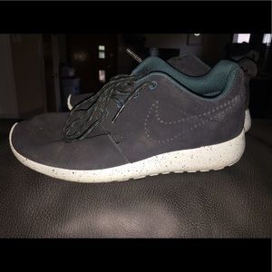 Nike roshe size 6.5!