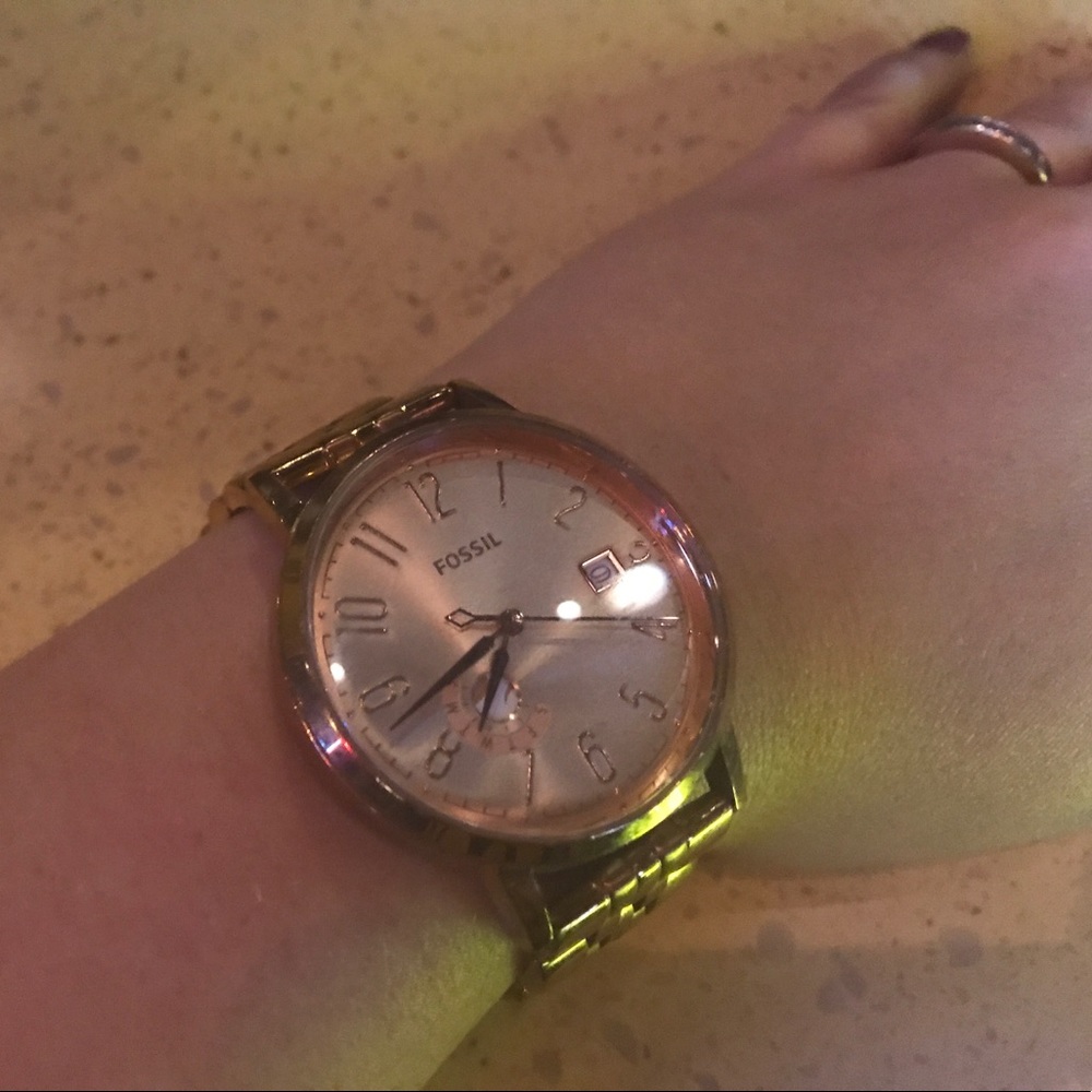 Rose gold fossil watch
