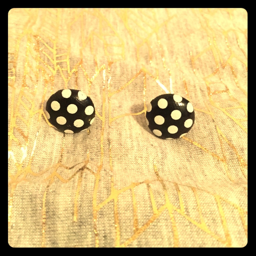 Spotted circle earrings