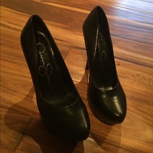 Jessica Simpson pumps