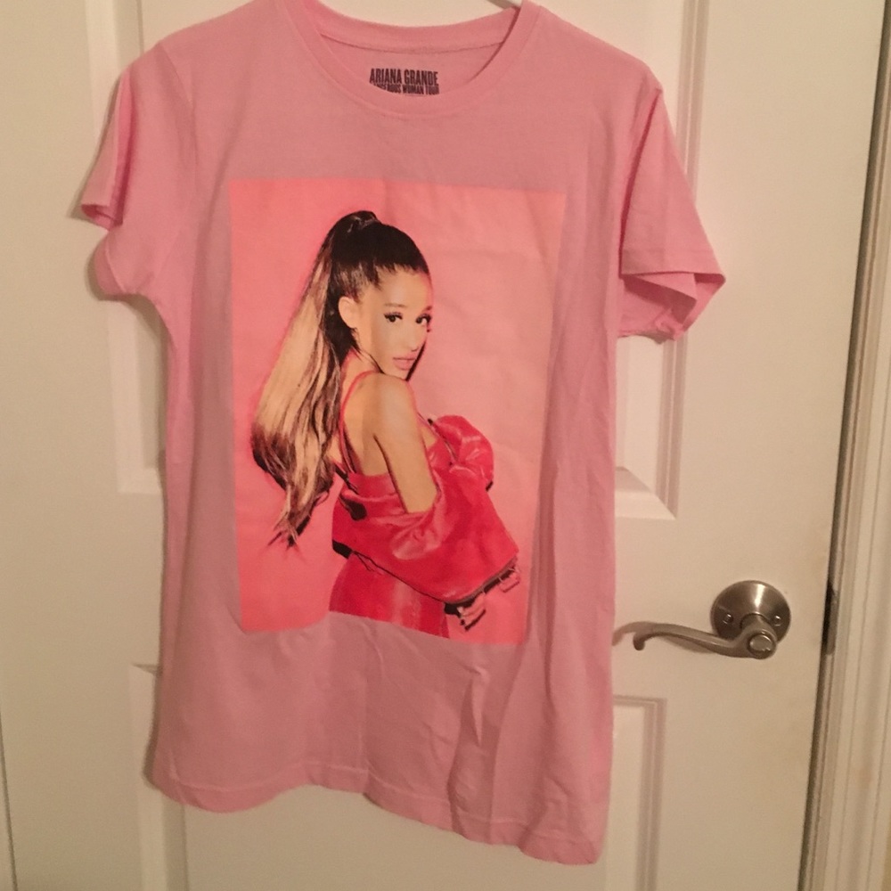 AUTHENTIC ARIANA GRANDE TOUR MERCH