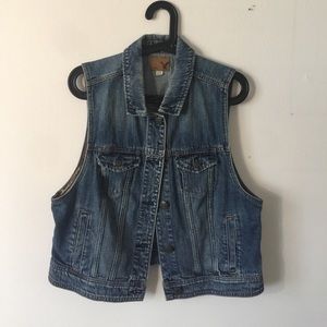 American Eagle denim vest.