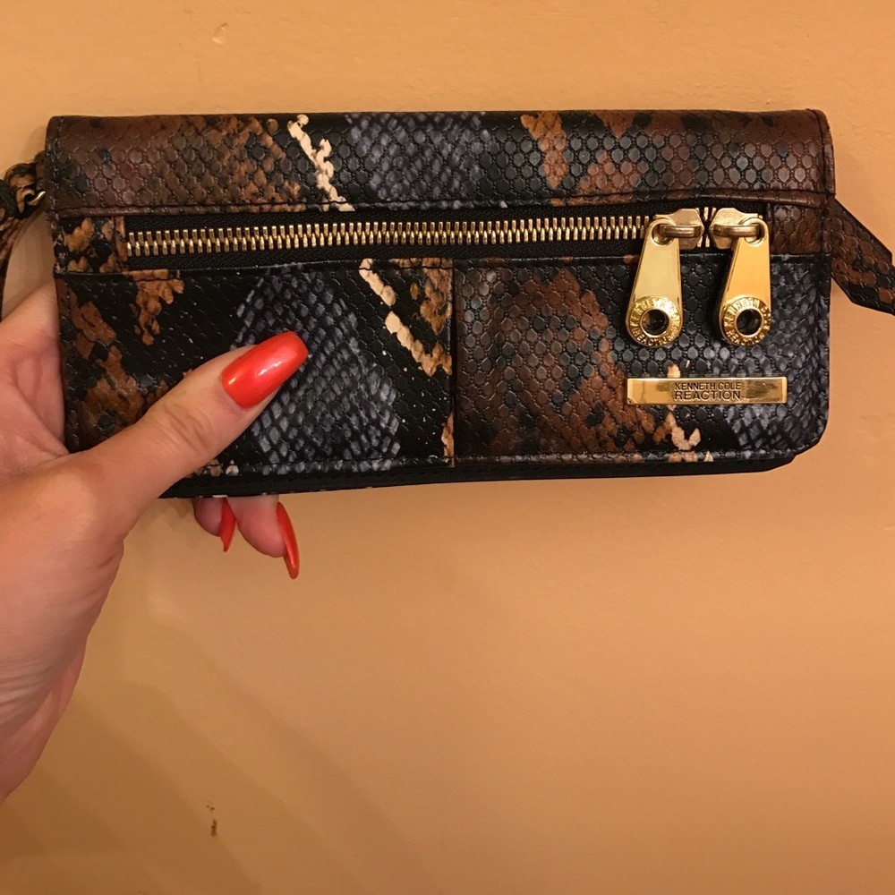 Kenneth Cole Reaction wristlet wallet