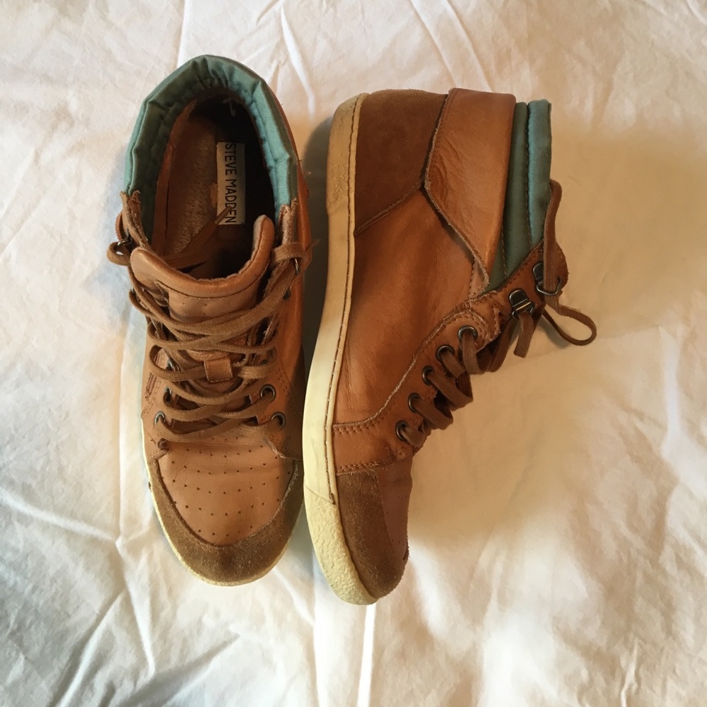 Brown skater shoes