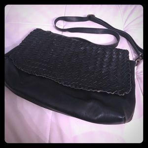 Gorgeous Italian leather messenger style handbag