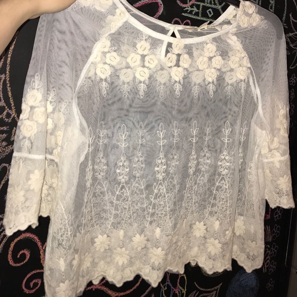 Mesh embroidered pacsun top!