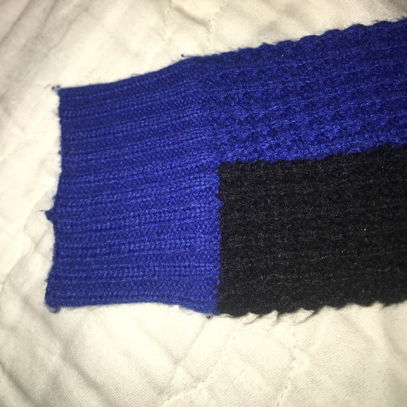 blue slightly cropped sweater with black stripe - Picture 2 of 4