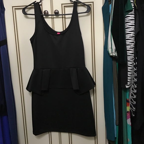 Black peplum dress - Picture 1 of 2