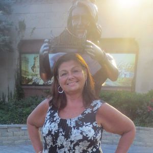 Meet your Posher, Elaine