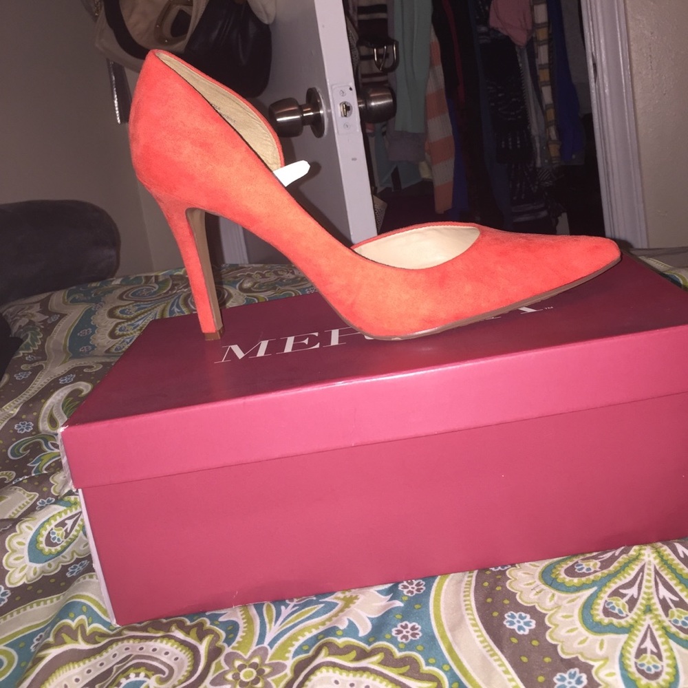 Pointed toe heels