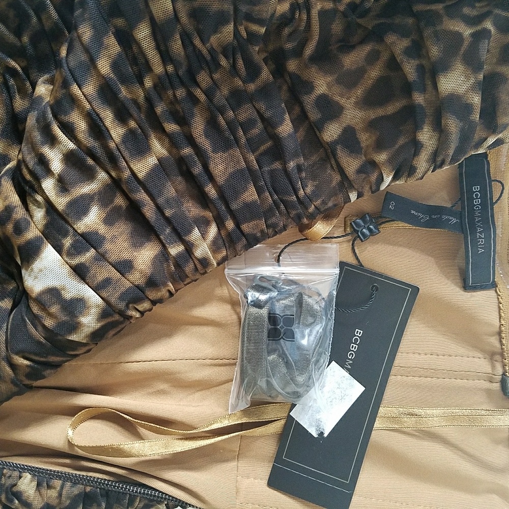 SALE💗BCBGMAXAZRIA Smokin Ruched Leopard Dress - Picture 6 of 6