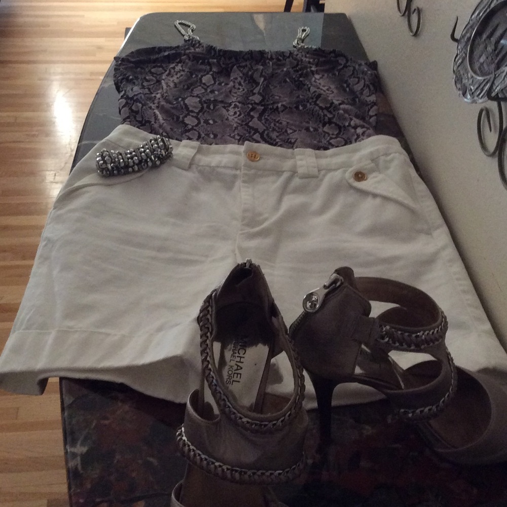 Jean White shorts. 2️⃣0️⃣➖