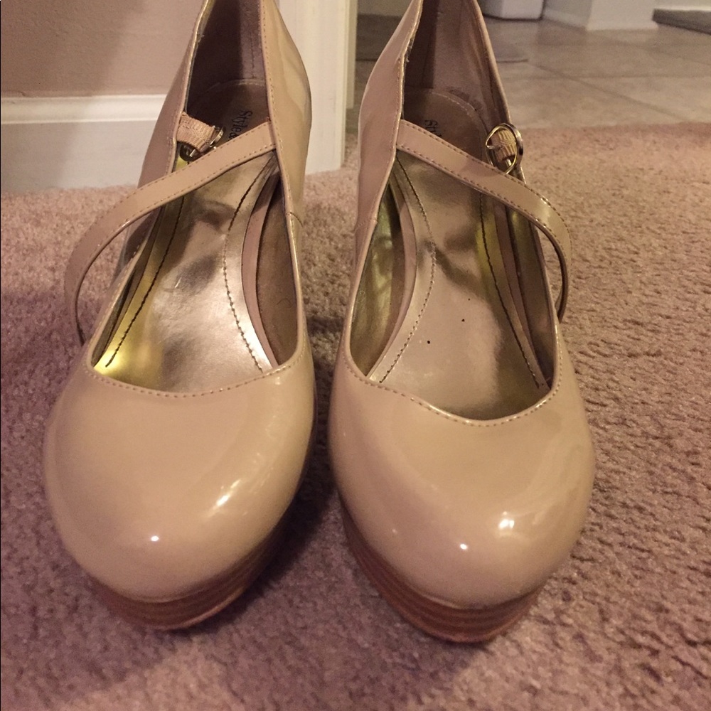 Size 10 nude pumps!
