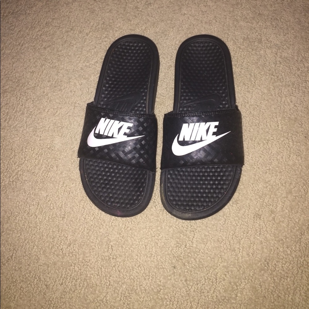 NIKE SLIDES