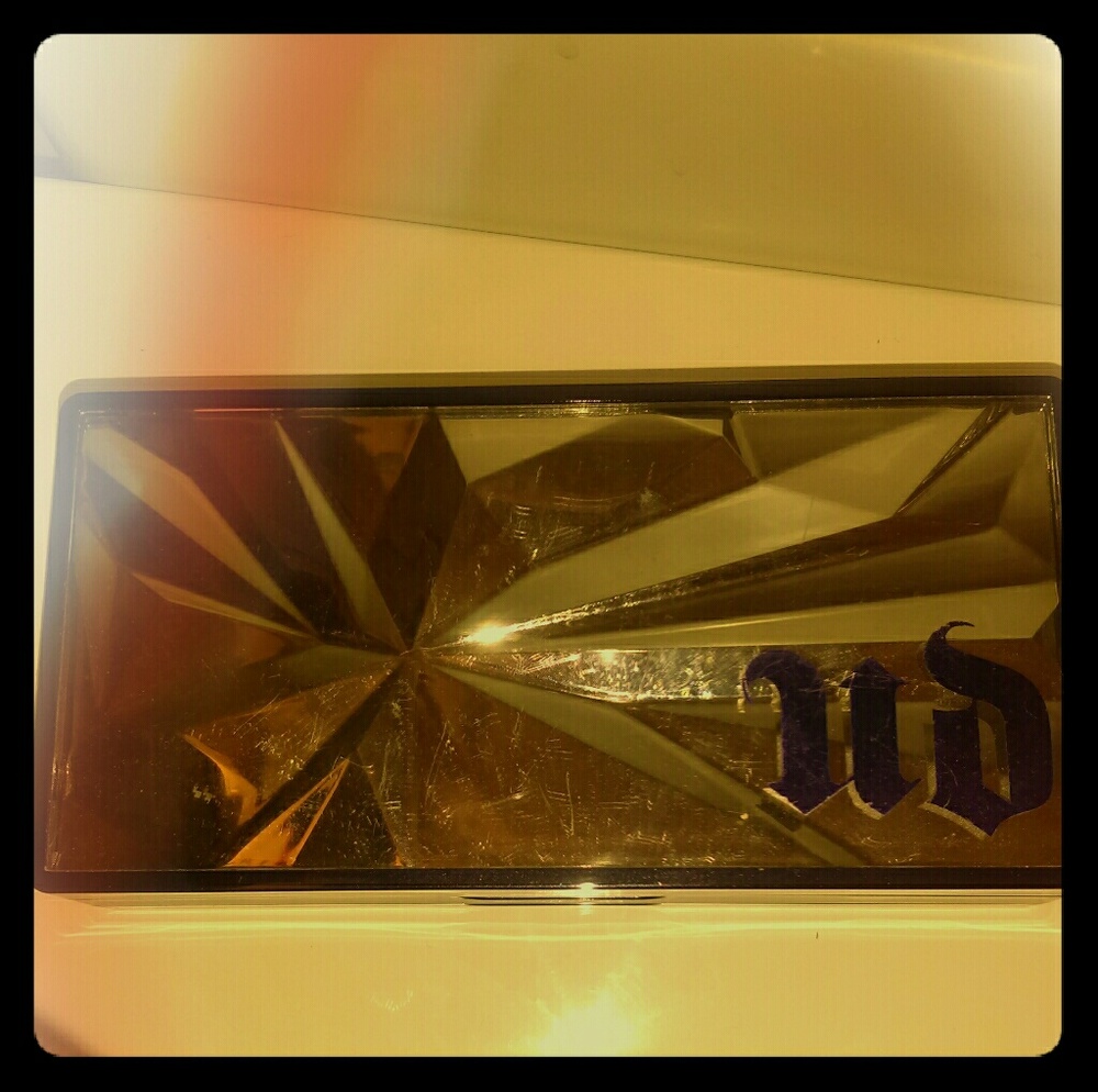 Urban Decay shattered face case