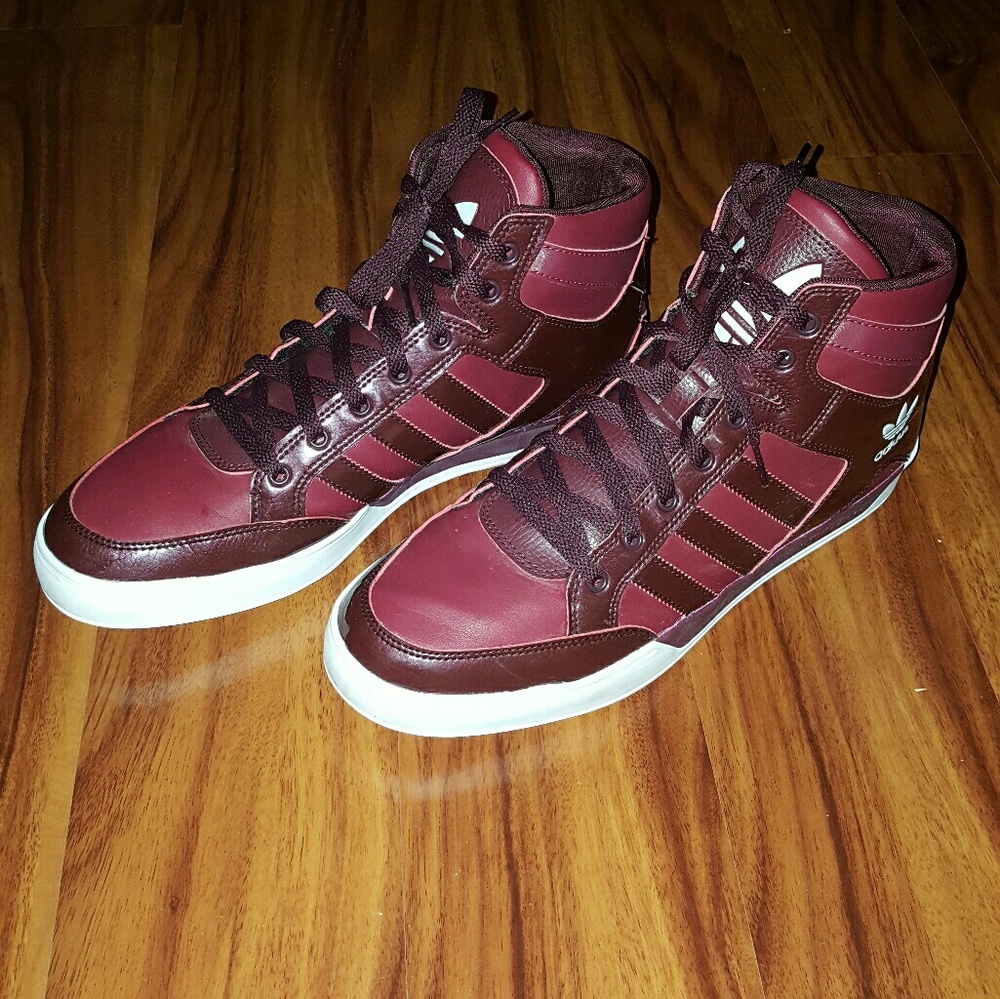 High top Adidas..excellent condition!!