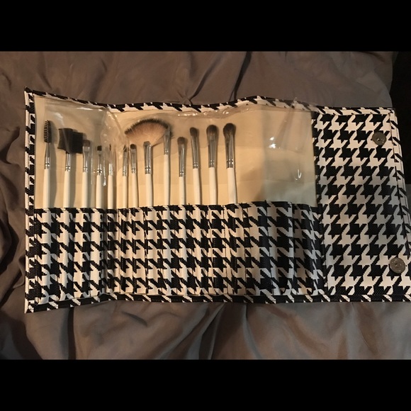 Other - Makeup brush set brand new