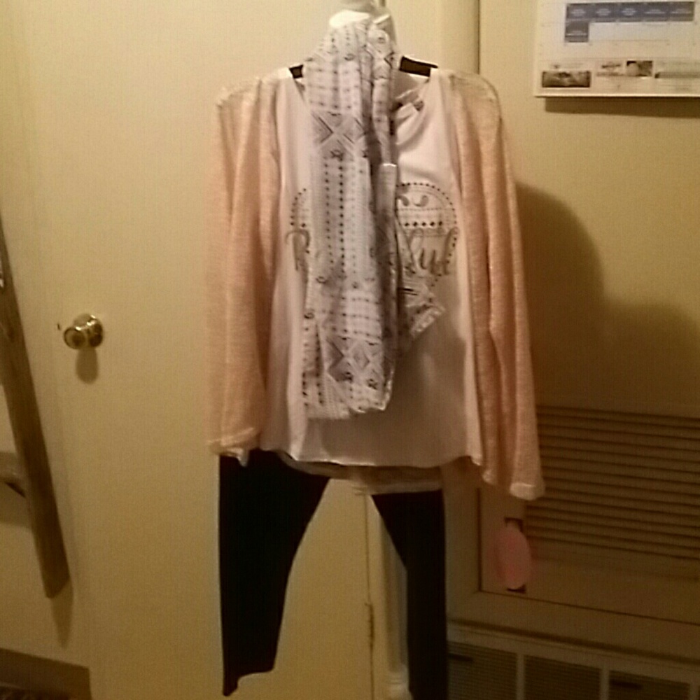 NWT GIRL'S TEMTED 4PC OUTFIT SIZE XL (16)