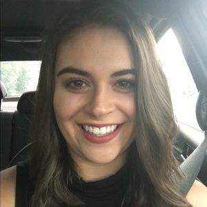 Meet your Posher, Chloe