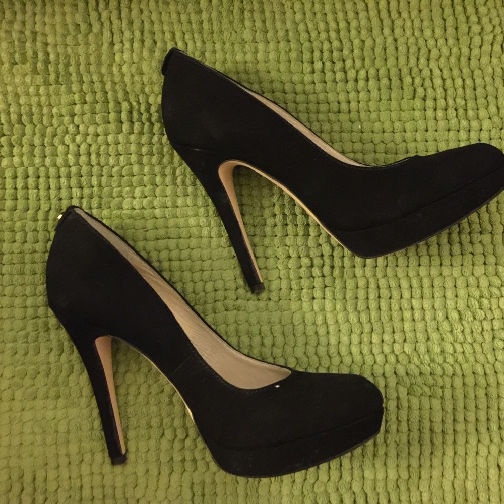 Michael Kors Suede Pumps