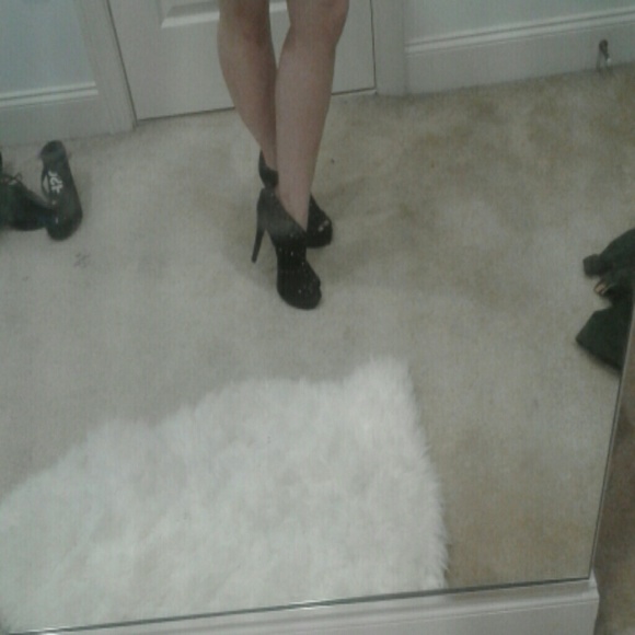 **Sold** - Picture 4 of 5