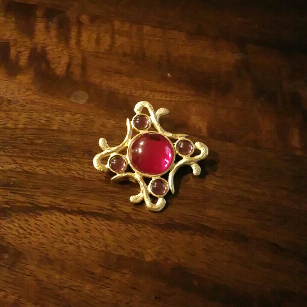 Brooche