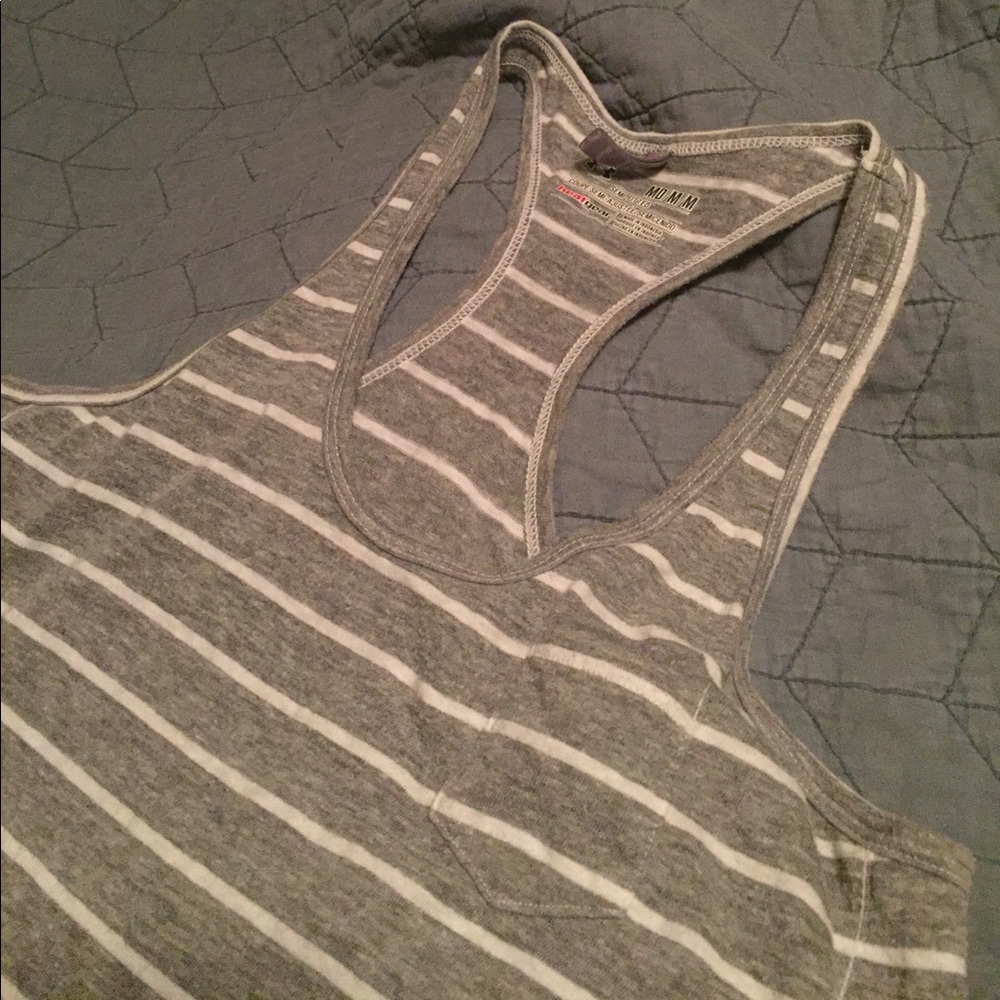 Women's Under Armour racerback tank - Picture 3 of 4