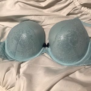 Victoria's Secret 34DD bra