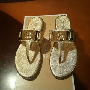 Authenthic Michael Kors Gold flats