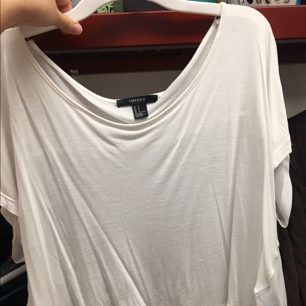 White tee