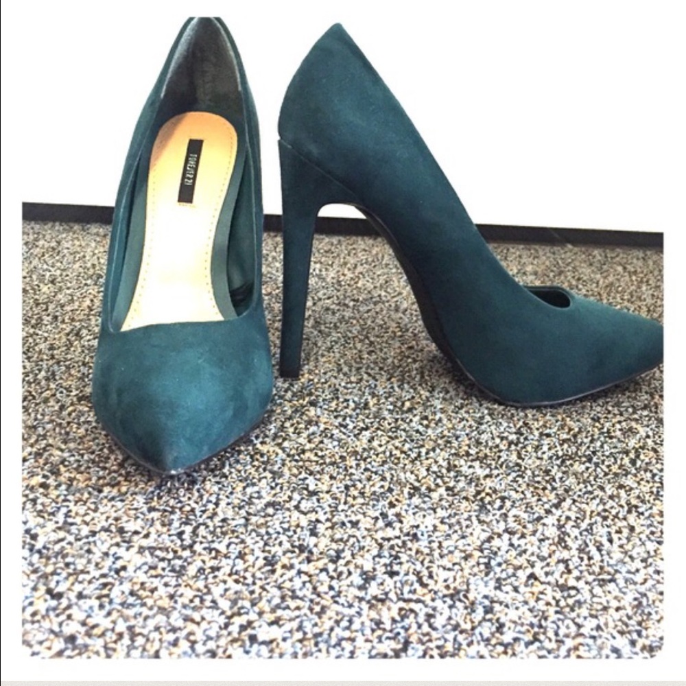 Dark green suede sky high pumps