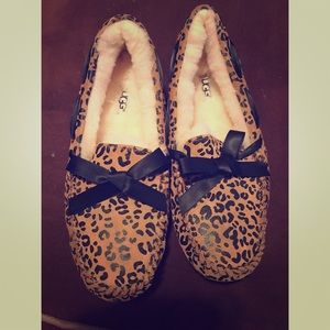 UGG Dakota Leopard Bow Tie Slippers Size 9 NWT