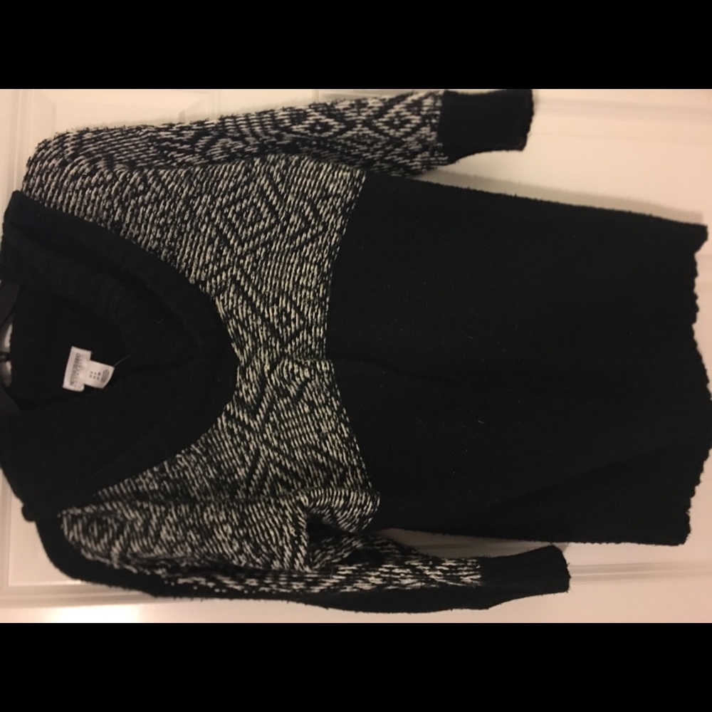 Black and White Maternity Sweater Shirt Small