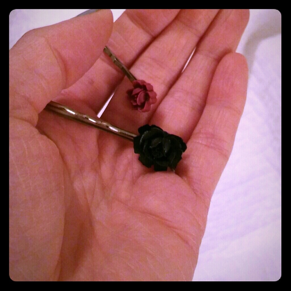 🍁3 for 10!🍁 Adorable Resin Rose Bobby Pins