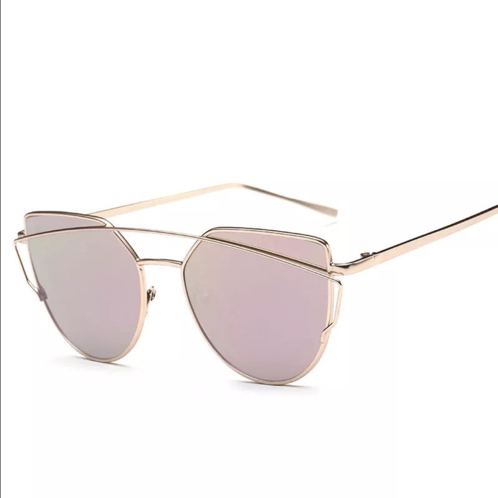 Mirrored sunglasses pink