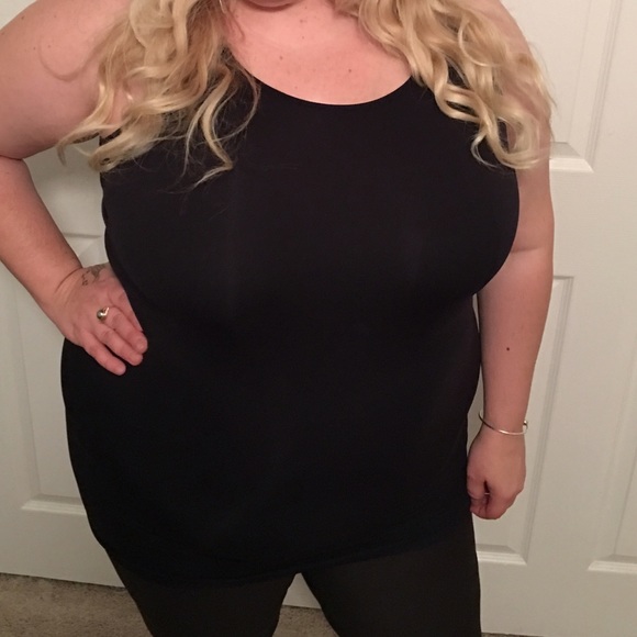 Wardrobe Staple ❤️Extra Long Black Tank Plus Size - Picture 3 of 5