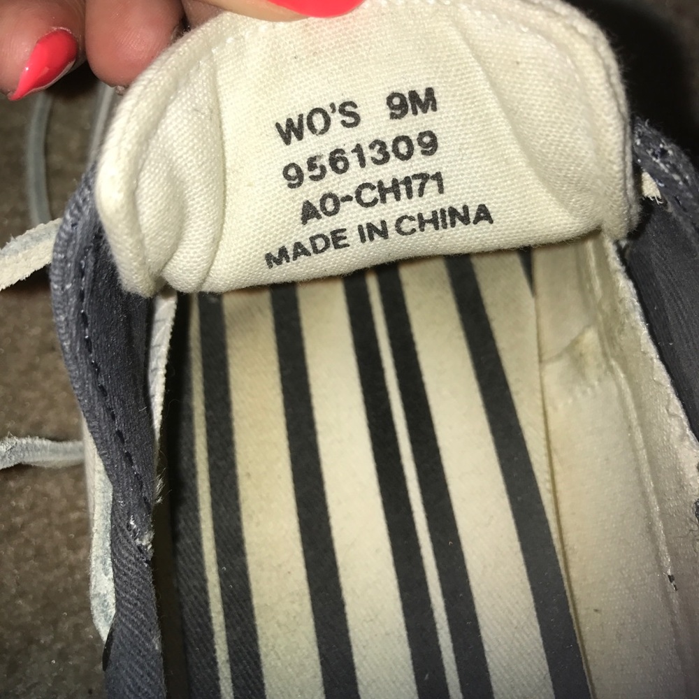 Like new white and blue cloth Sperrys! - Picture 4 of 4