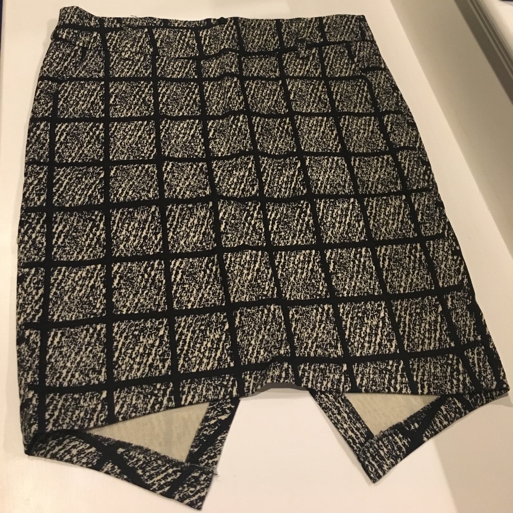 Check skirt