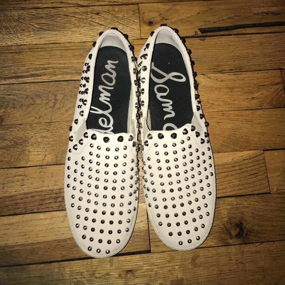 SLIP ON SNEAKERS