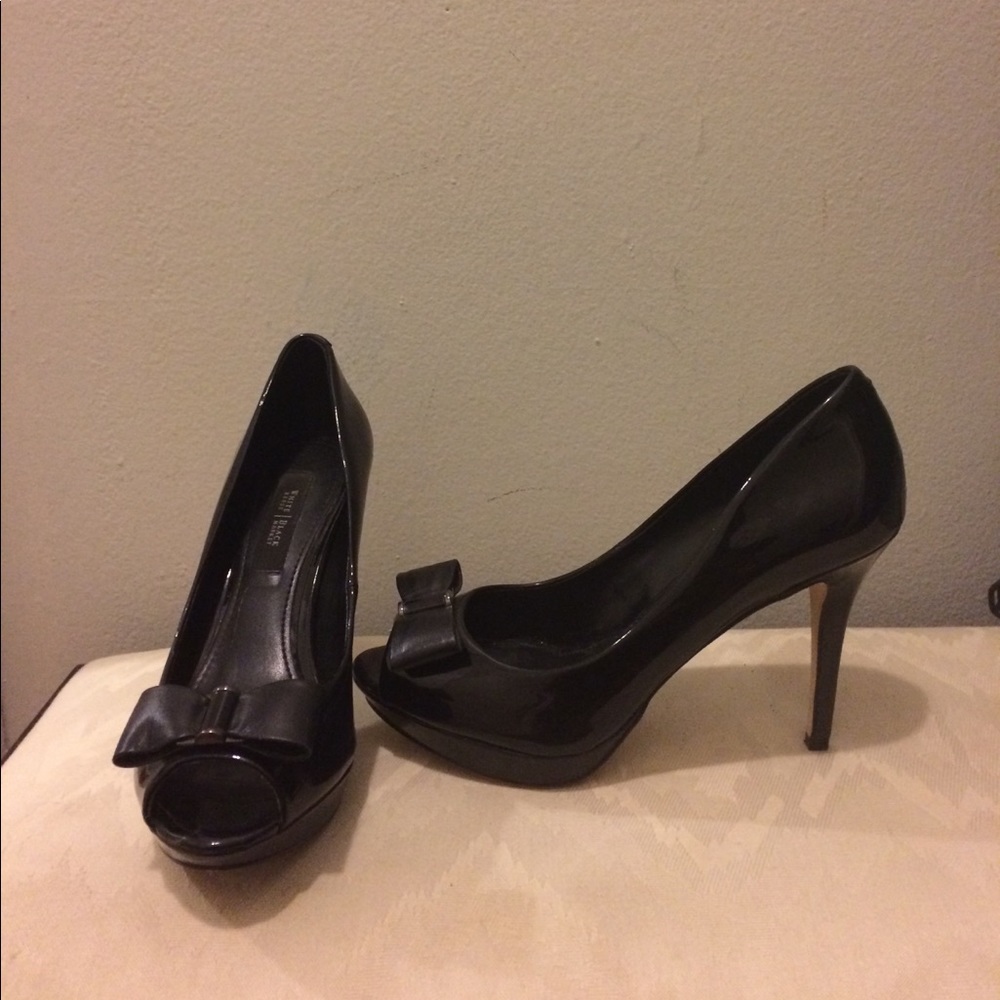 White House Black Market pump