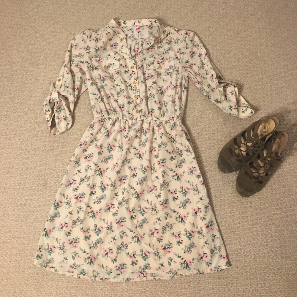 Adorable floral dress NWOT