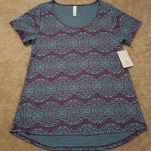 *Sold* LuLaRoe NWT sz Medium Classic T