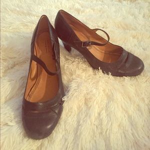 Comfortable mary jane spectator