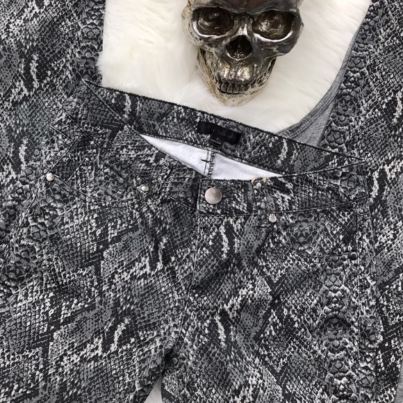 Grey snake skin printed stretch skinny jeans - Picture 2 of 6