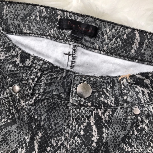 Grey snake skin printed stretch skinny jeans - Picture 3 of 6