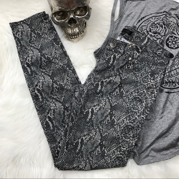 Grey snake skin printed stretch skinny jeans - Picture 5 of 6