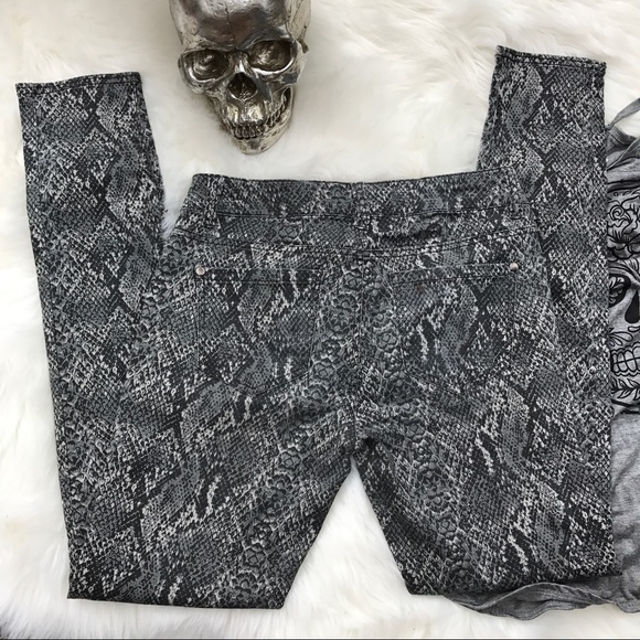 Grey snake skin printed stretch skinny jeans - Picture 6 of 6